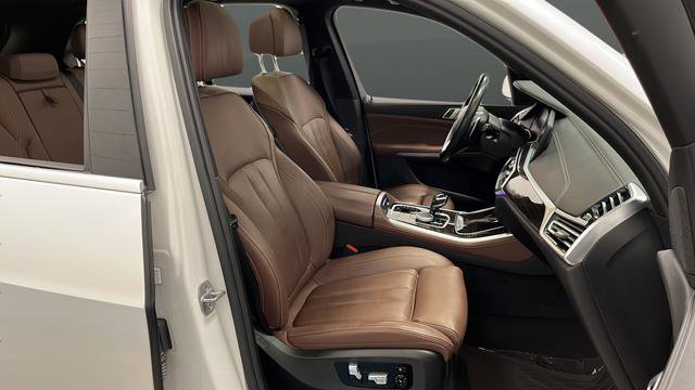 Used 2022 BMW X5 xDrive40i w/ Premium Package image 11