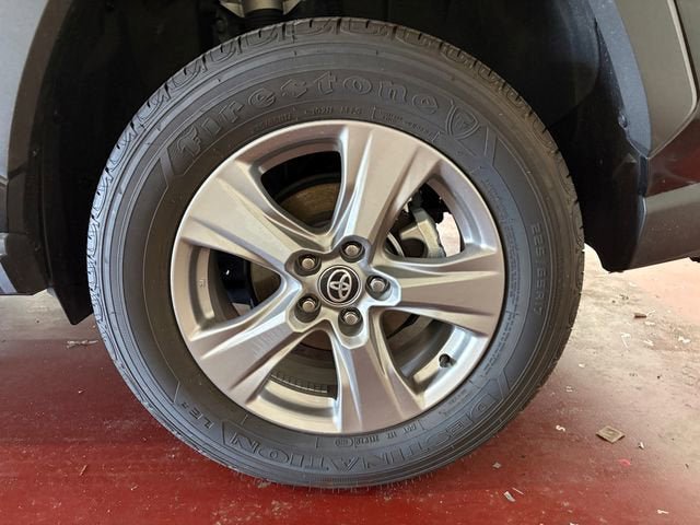 Certified 2025 Toyota RAV4 LE AWD/4WD image 5