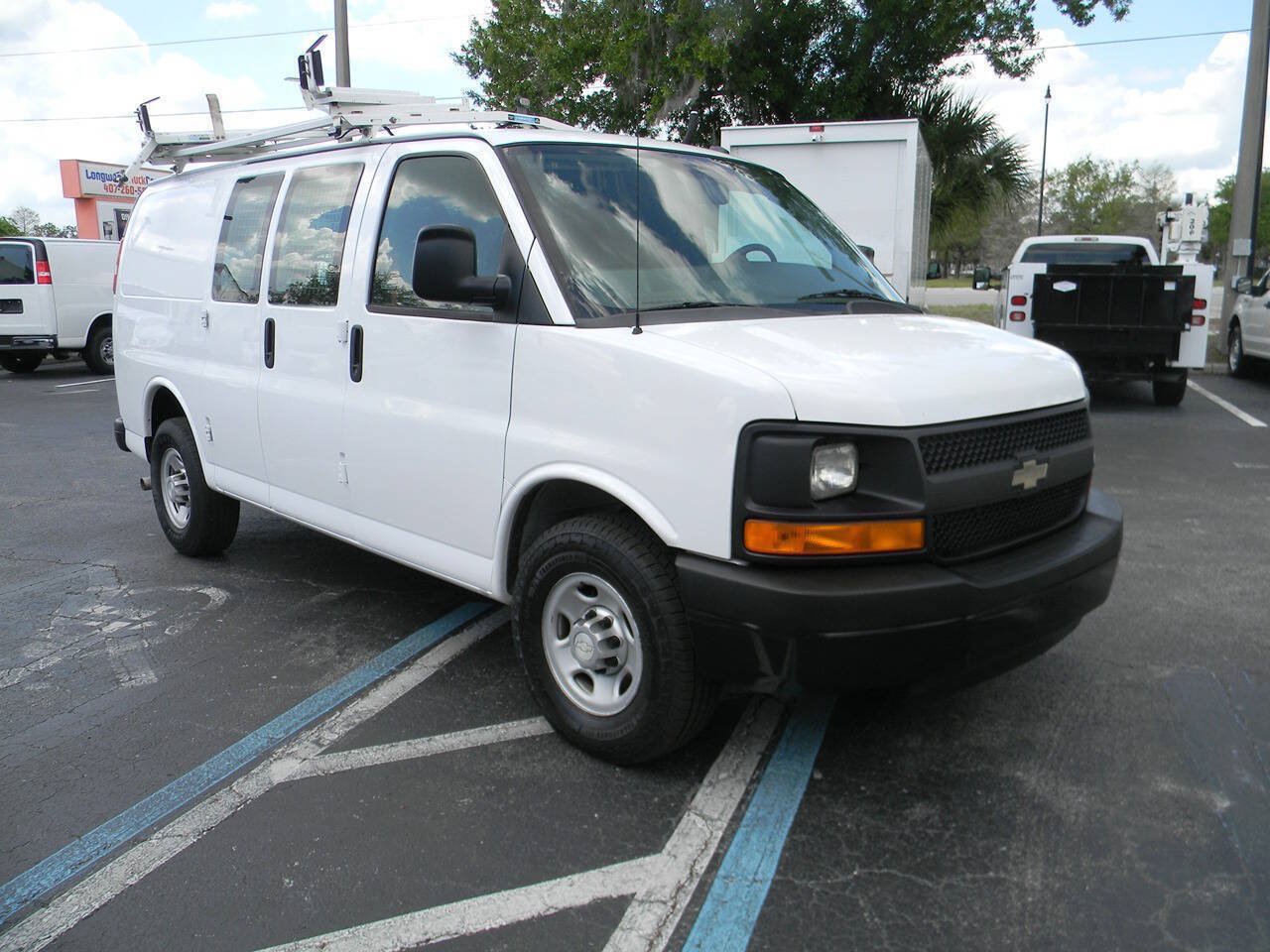 Used 2015 Chevrolet Express 2500 RWD image 1