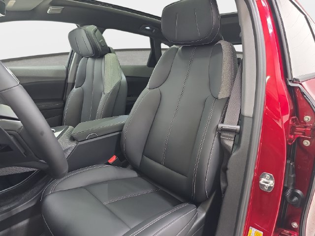New 2027 Cadillac Optiq Luxury w/ LPO, Floor Liner Package AWD/4WD image 12