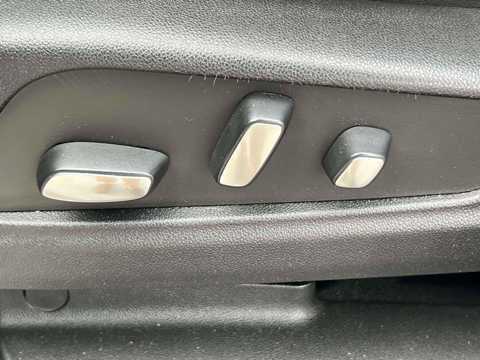 Certified 2022 Cadillac XT5 Premium Luxury image 13