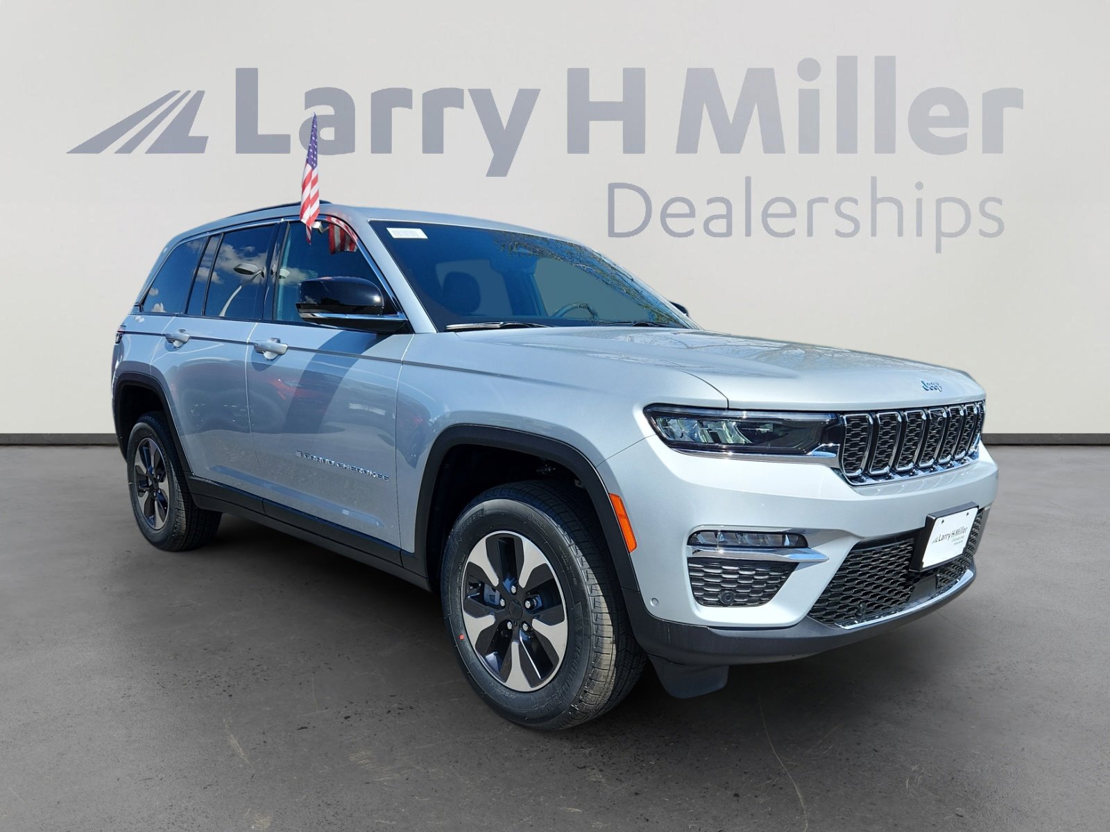 New 2025 Jeep Grand Cherokee Limited 4xe w/ Luxury Tech Group II AWD/4WD image 7