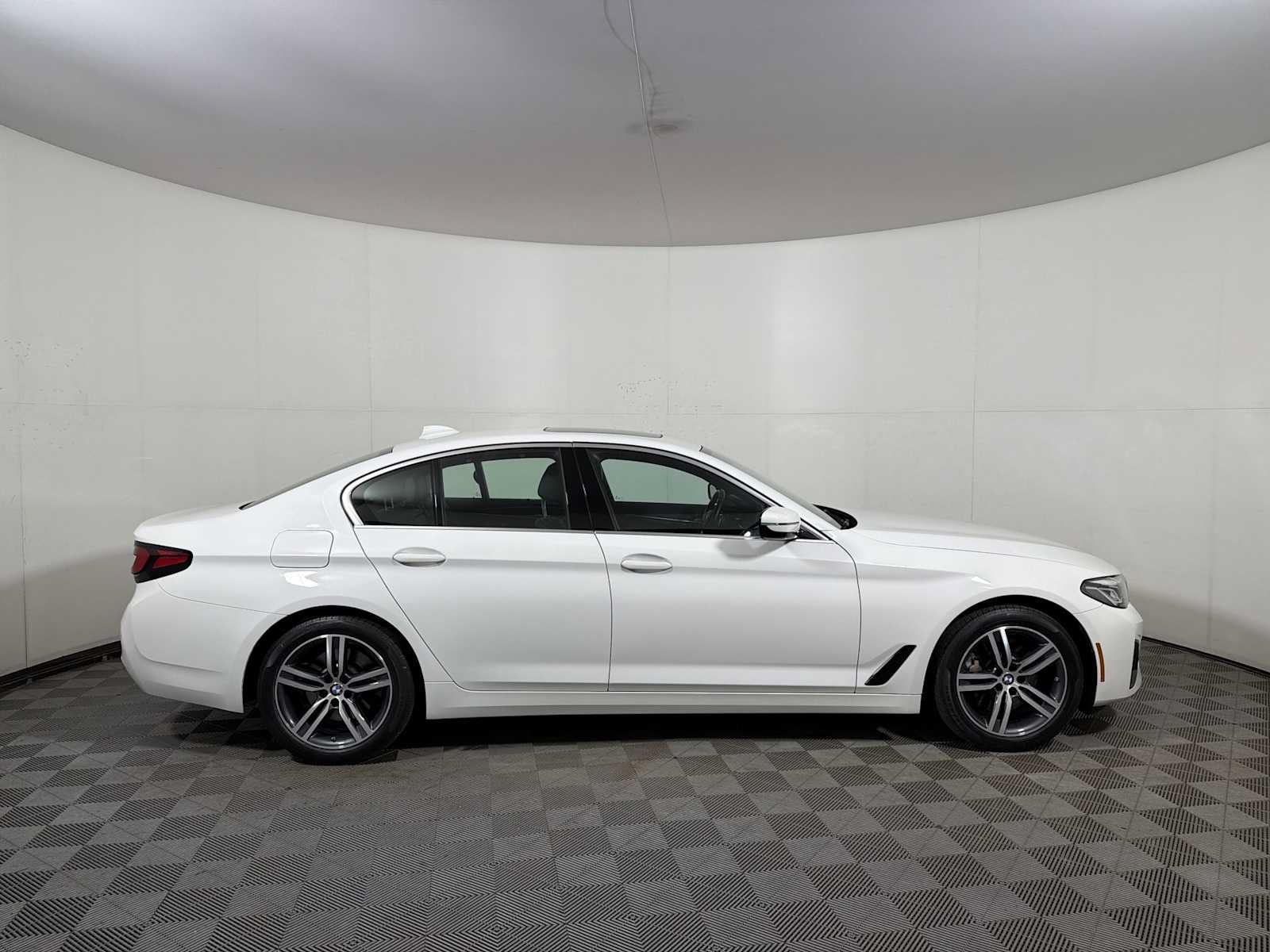 Used 2023 BMW 530i xDrive w/ Premium Package AWD/4WD image 7