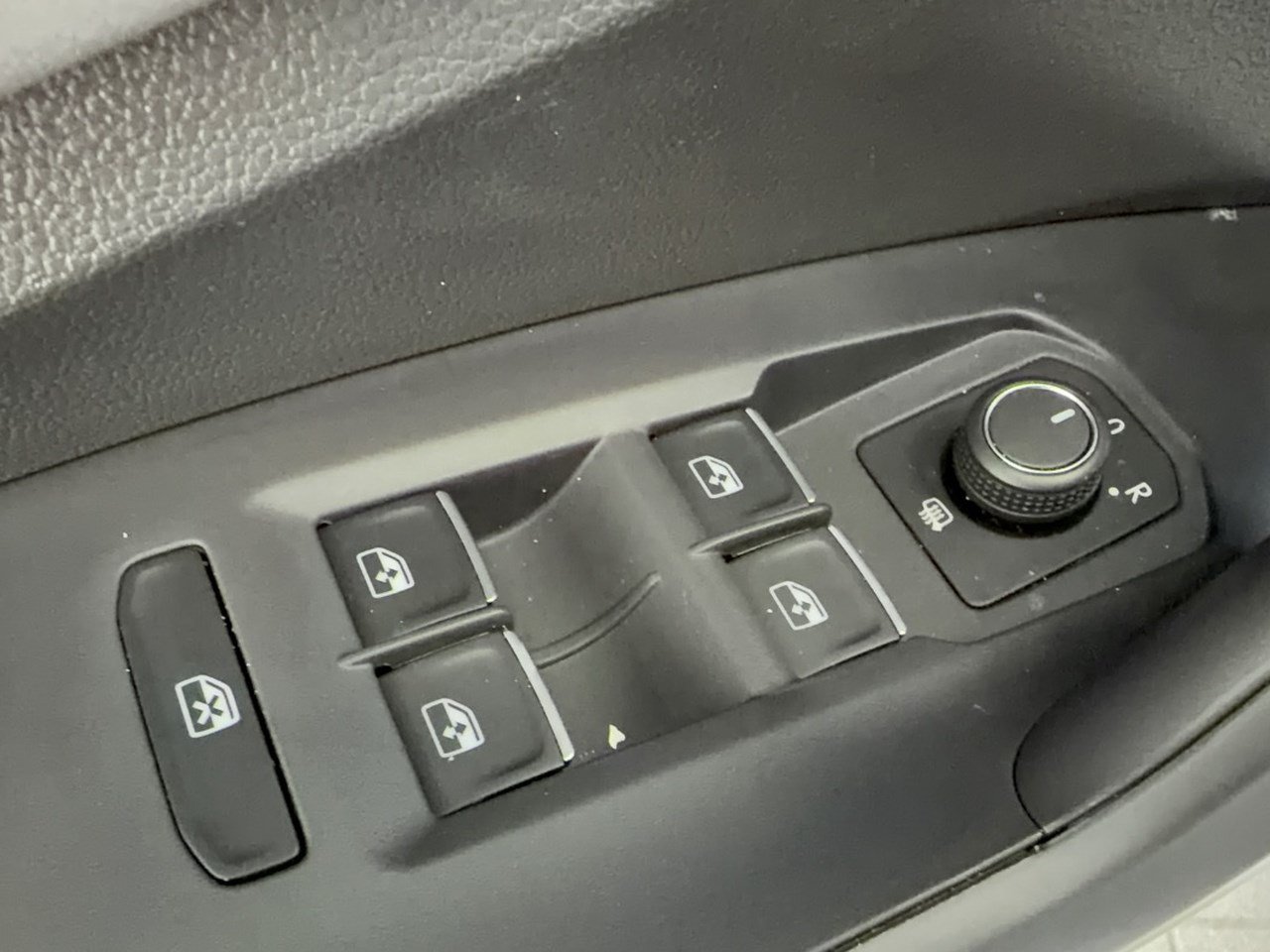 Used 2026 Volkswagen Jetta SE FWD image 15