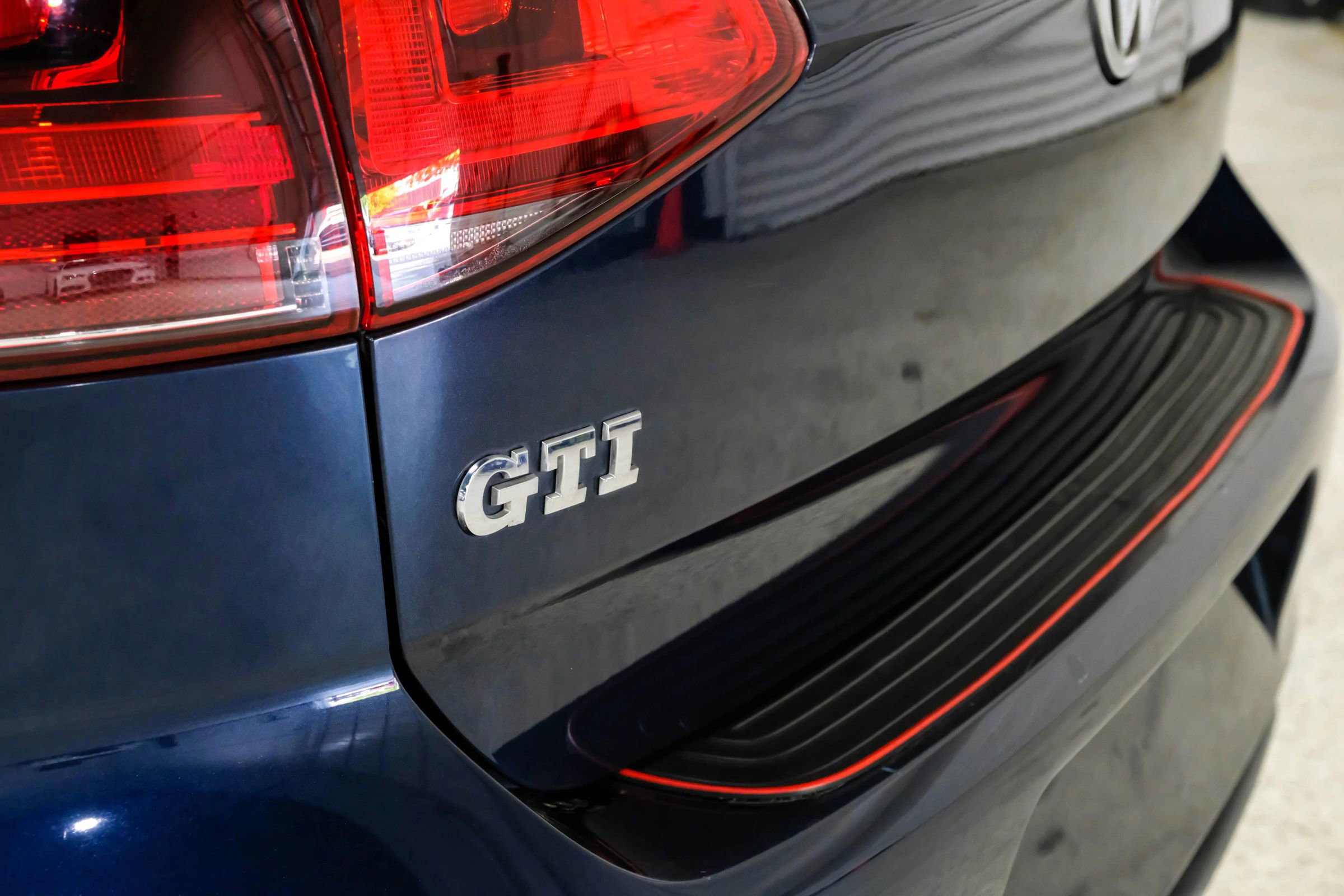 Used 2015 Volkswagen GTI SE FWD image 55
