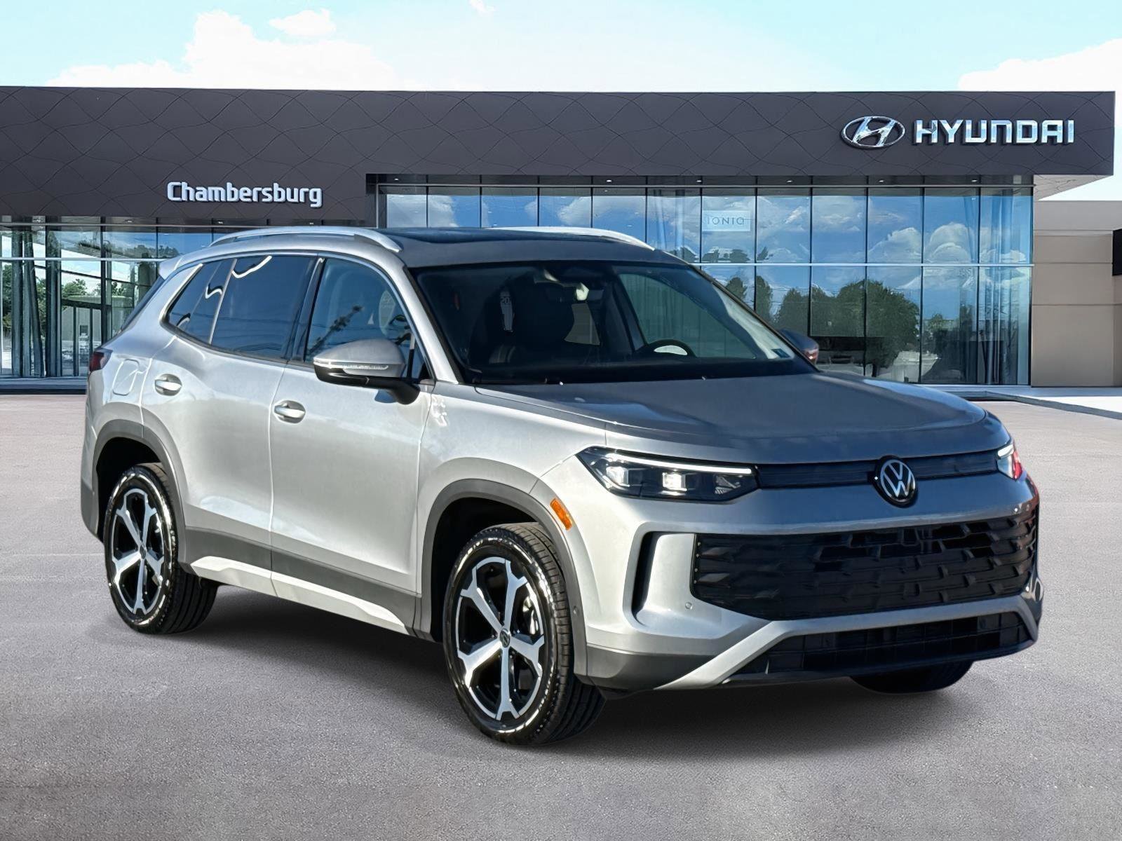 Used 2025 Volkswagen Tiguan SE video 1