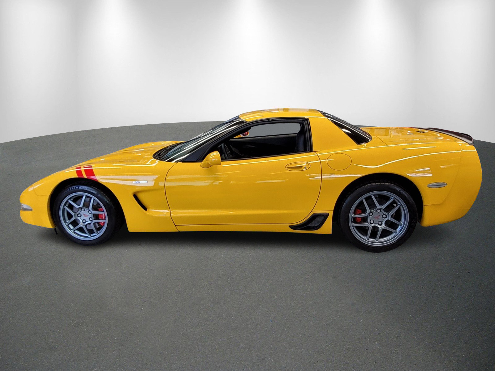 Used 2001 Chevrolet Corvette Z06 w/ Memory Pkg image 4