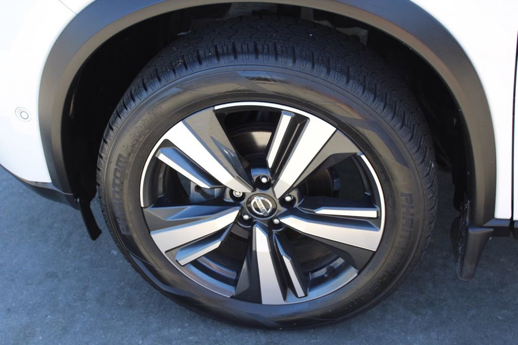 Used 2021 Nissan Rogue Platinum image 13