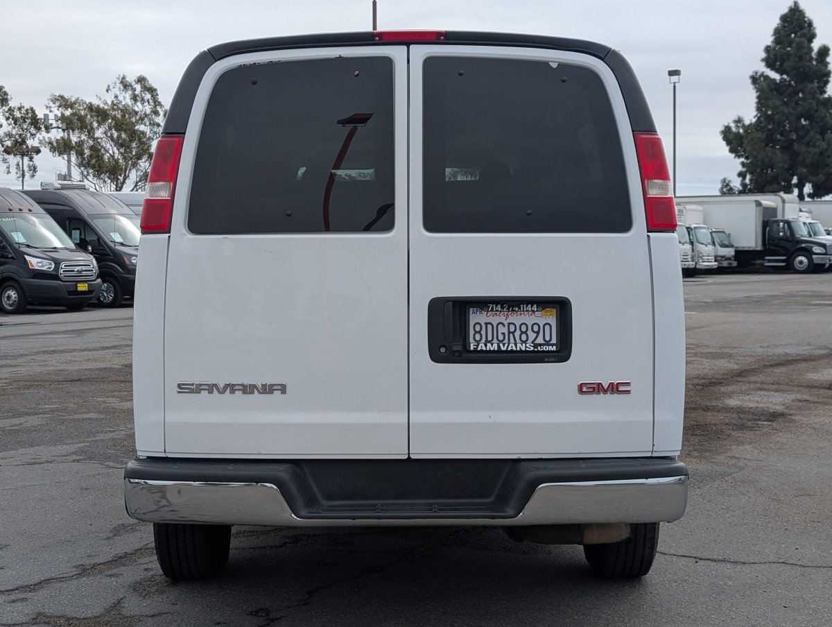 Used 2018 GMC Savana 3500 LT w/ LT Preferred Equipment Group image 3