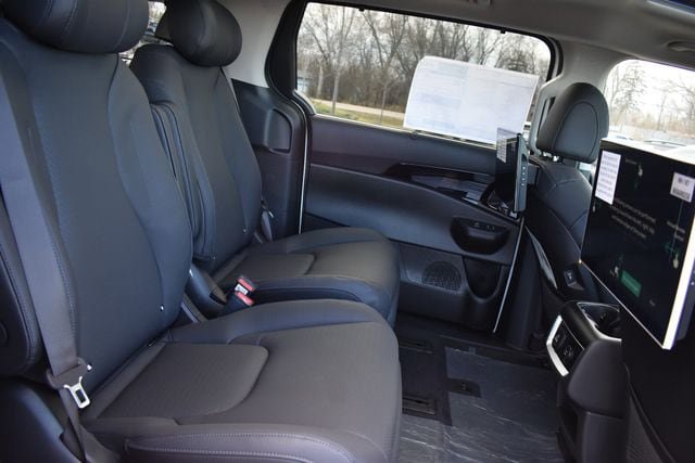 New 2026 Kia Carnival SX Prestige FWD image 18