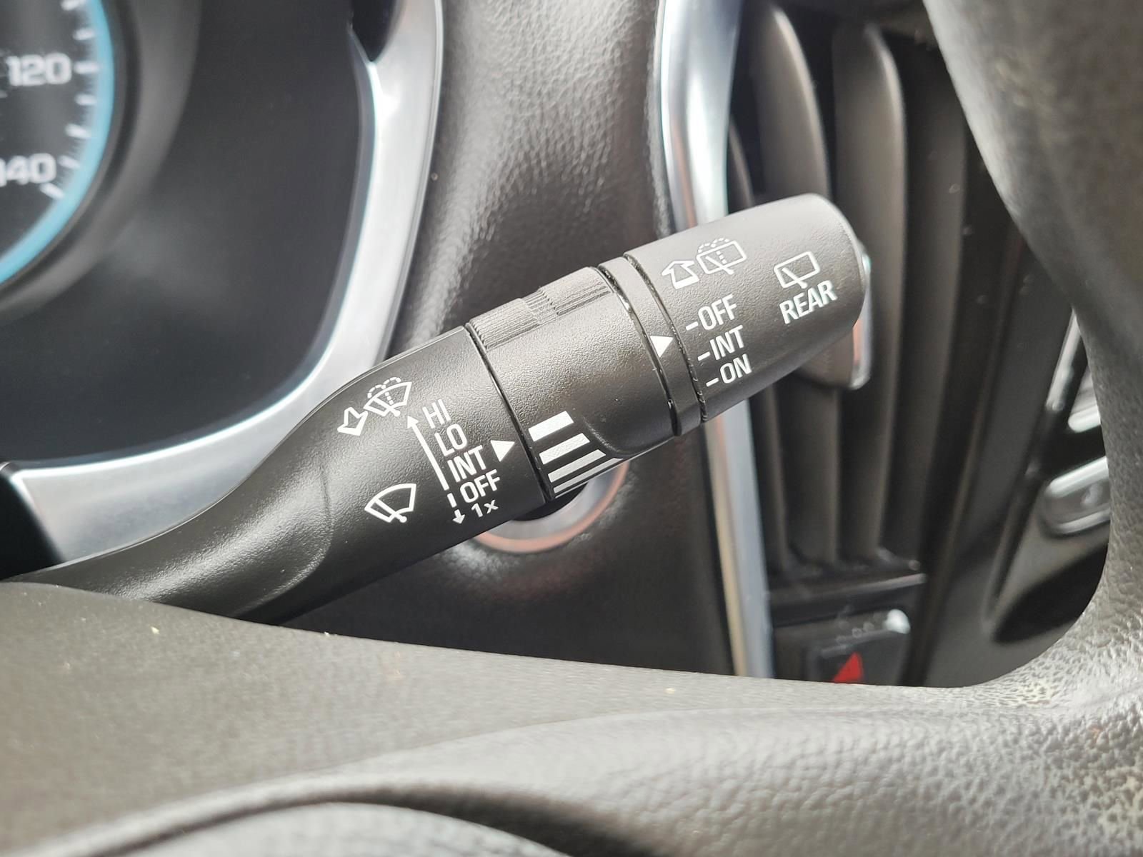 Used 2021 Chevrolet Traverse LS FWD image 33