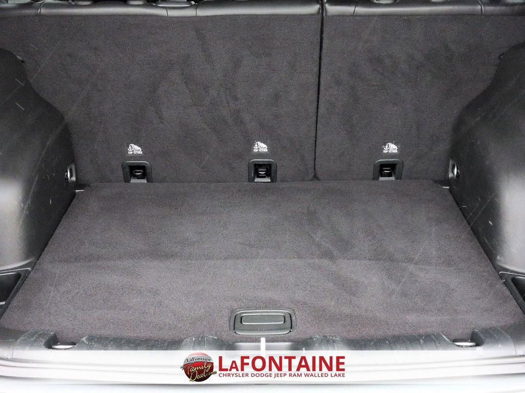 Used 2023 Jeep Compass Limited image 27