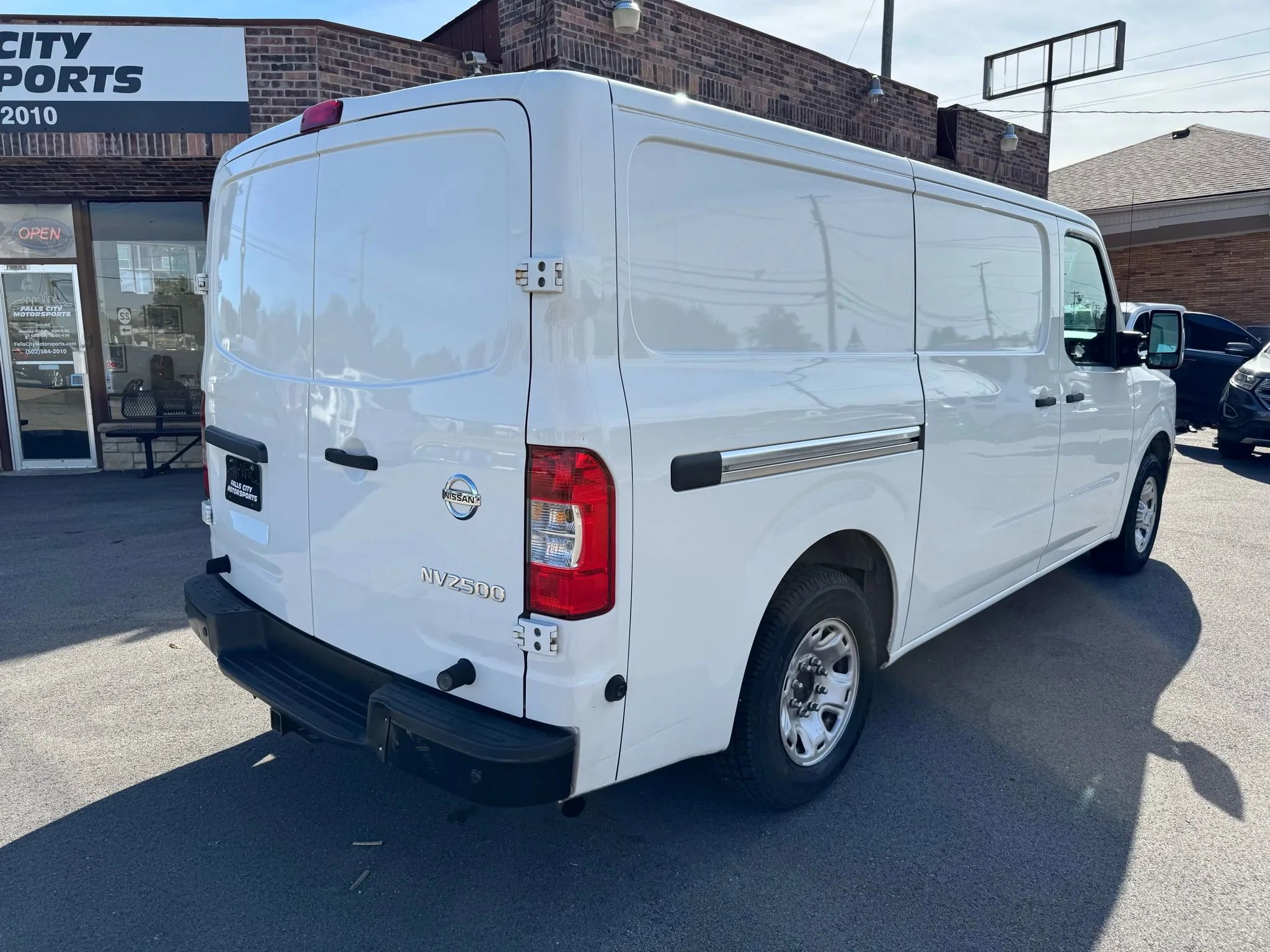 Used 2019 Nissan NV 2500 SV image 15