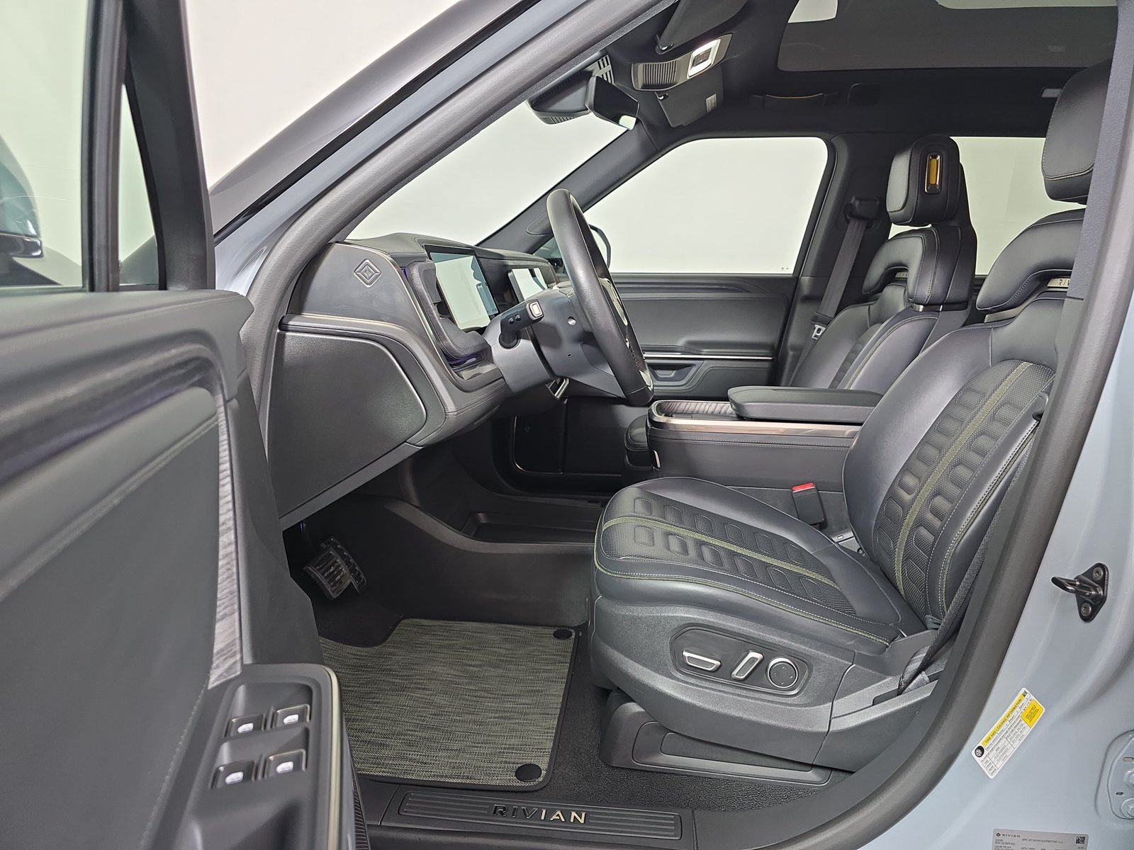 Used 2025 Rivian R1T Adventure Dual AWD/4WD image 20