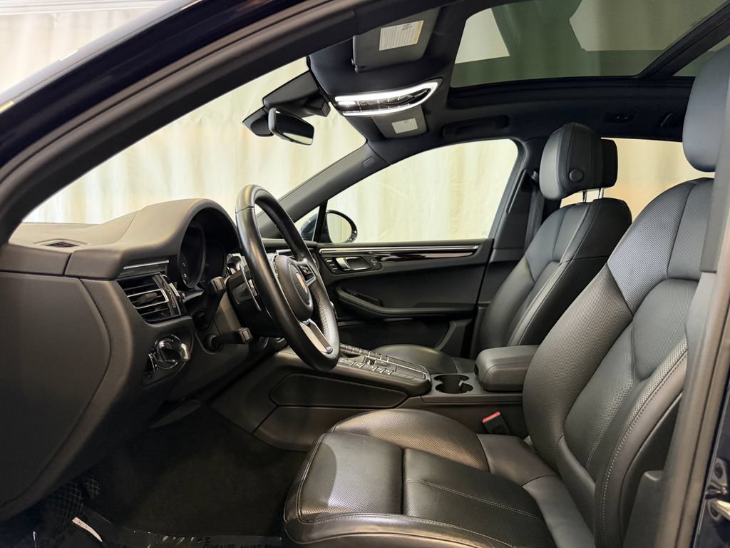 Certified 2020 Porsche Macan AWD/4WD image 5