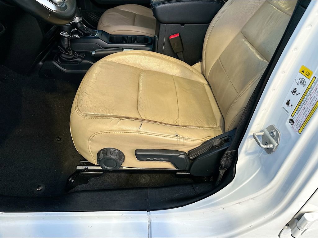 Used 2018 Jeep Wrangler Unlimited Sahara image 25