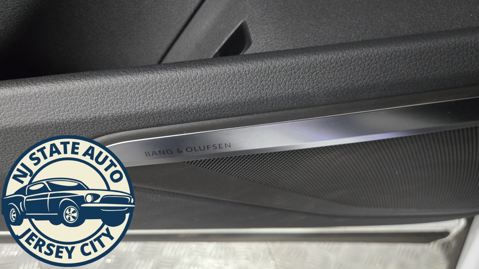 Used 2024 Audi Q8 e-tron Premium Plus image 23