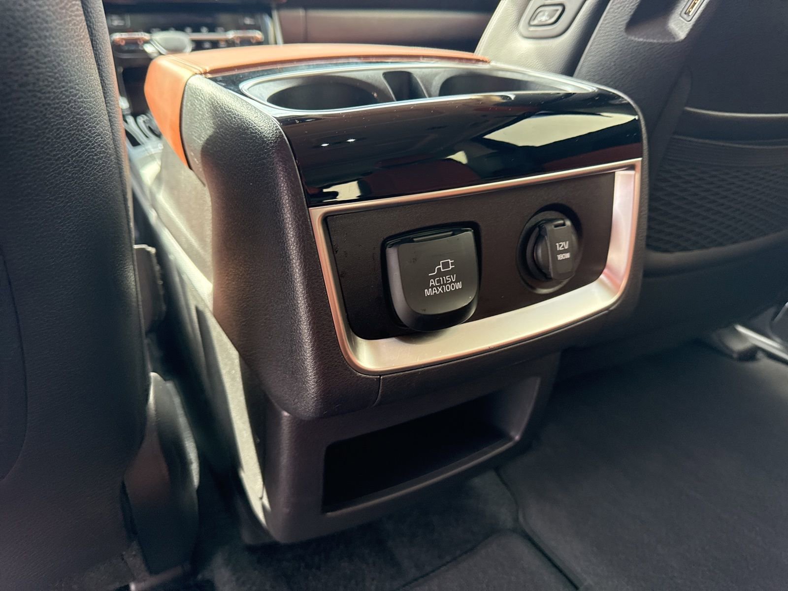 Used 2023 Kia Carnival SX Prestige image 20