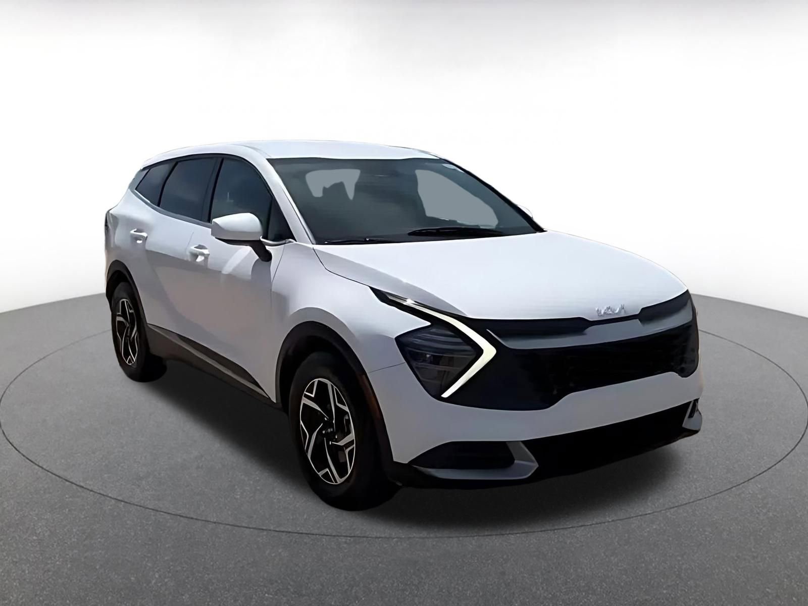 Used 2025 Kia Sportage LX FWD image 3