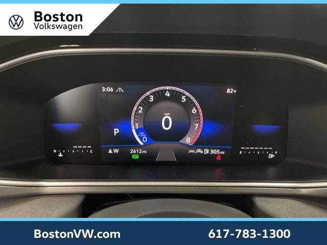 Used 2025 Volkswagen Taos SE image 9