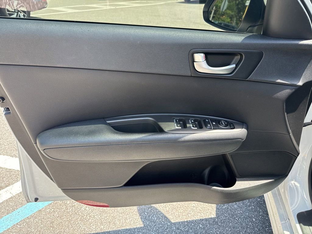 Used 2018 Kia Optima LX w/ 17" Alloy Wheels Package FWD image 12