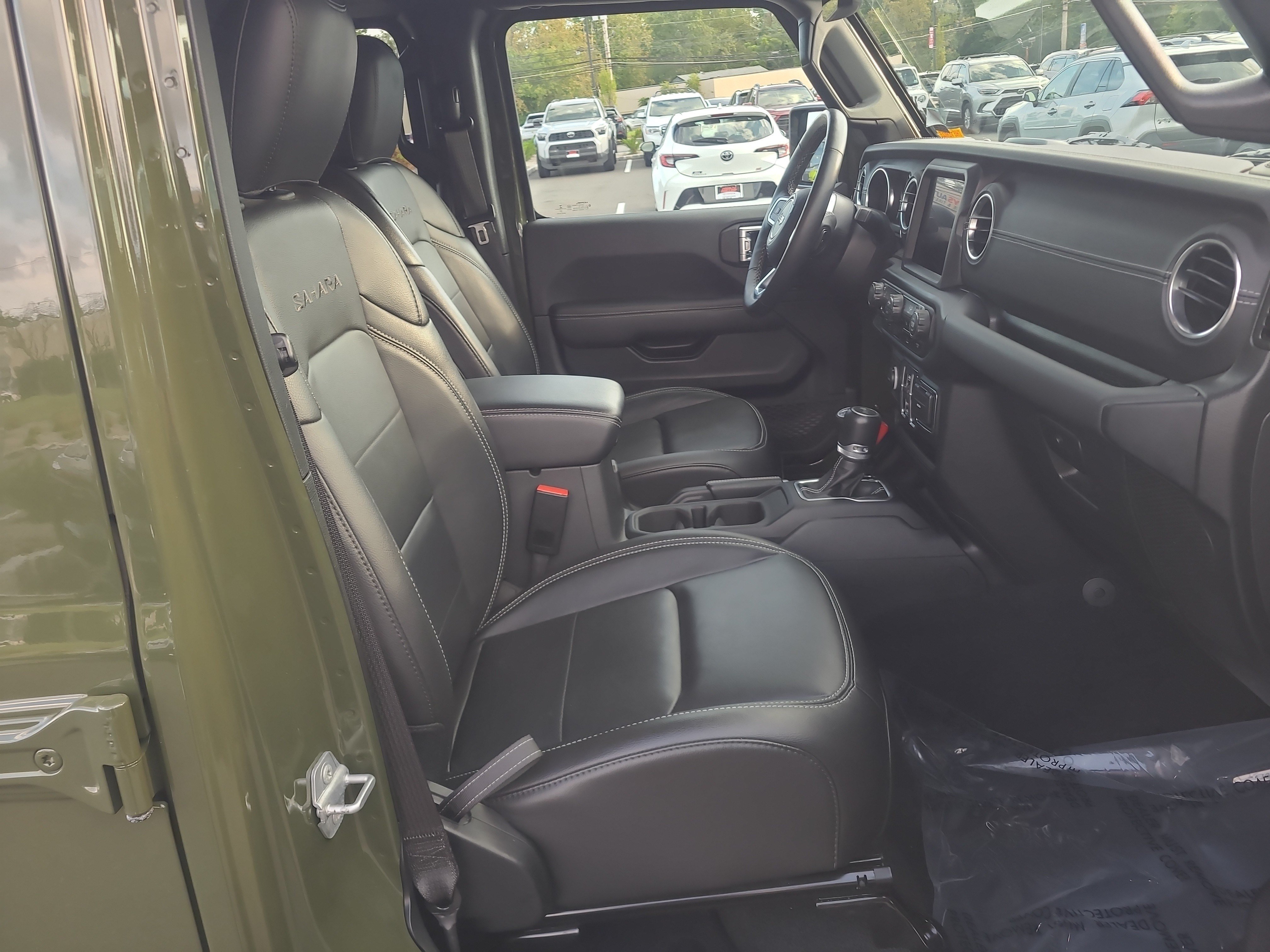 Used 2023 Jeep Wrangler Unlimited Sahara w/ Cold Weather Group AWD/4WD image 17