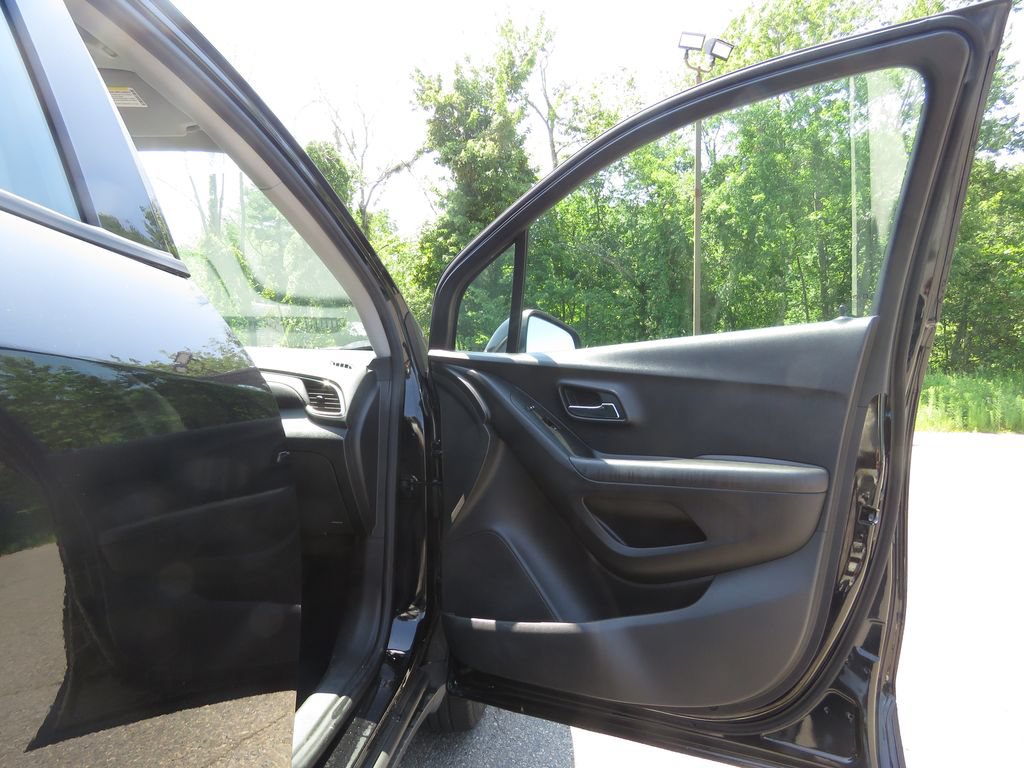 Used 2020 Chevrolet Trax LS AWD/4WD image 12