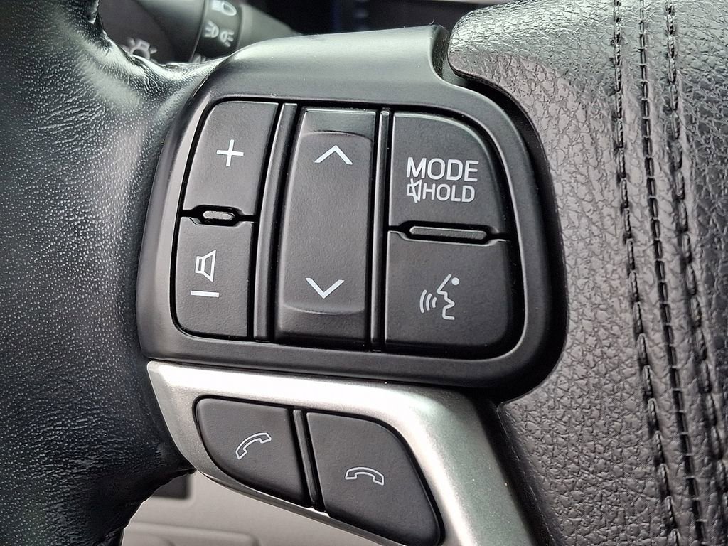 Used 2017 Toyota Highlander Limited image 24