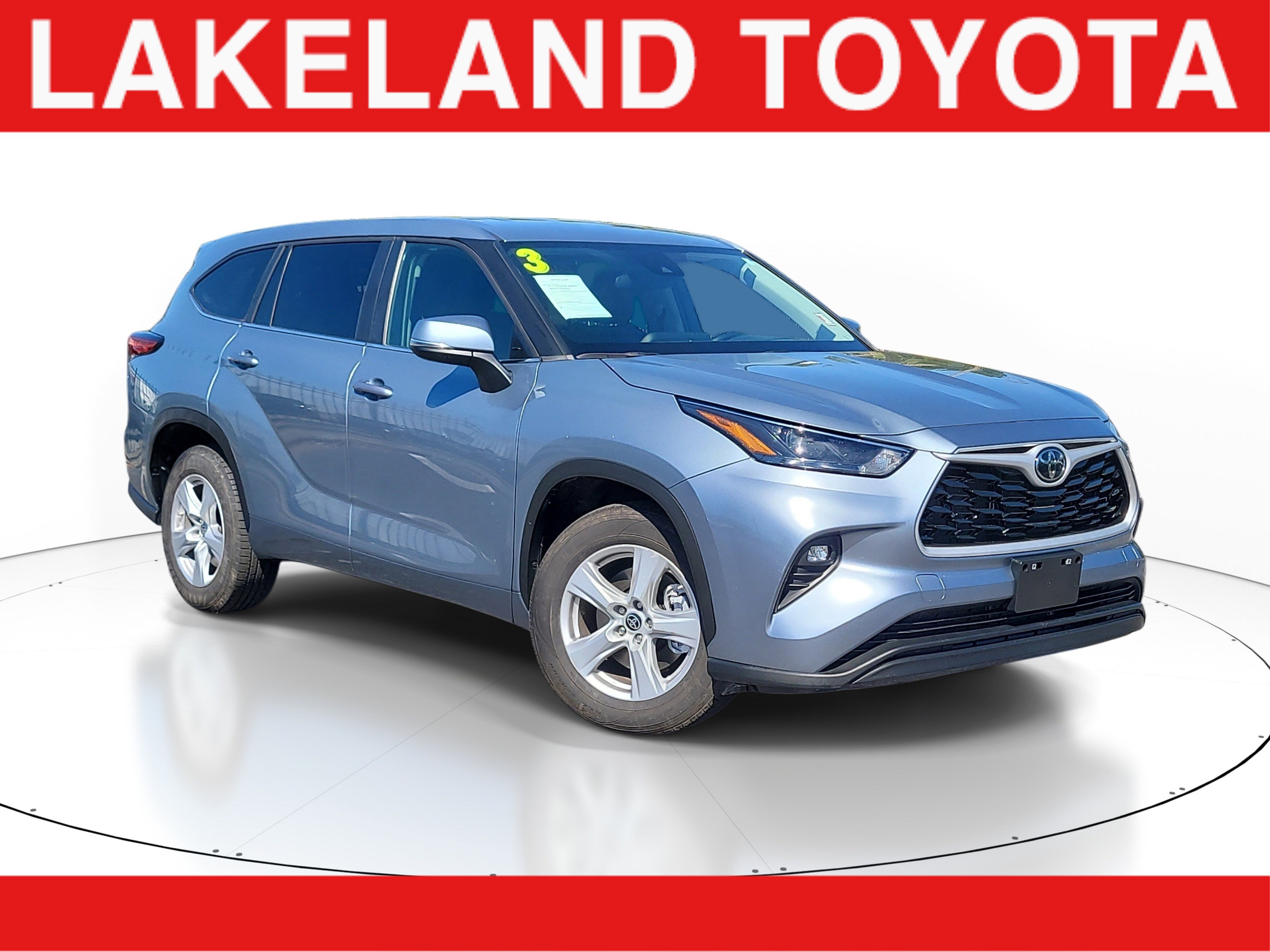 Used 2023 Toyota Highlander LE image 1