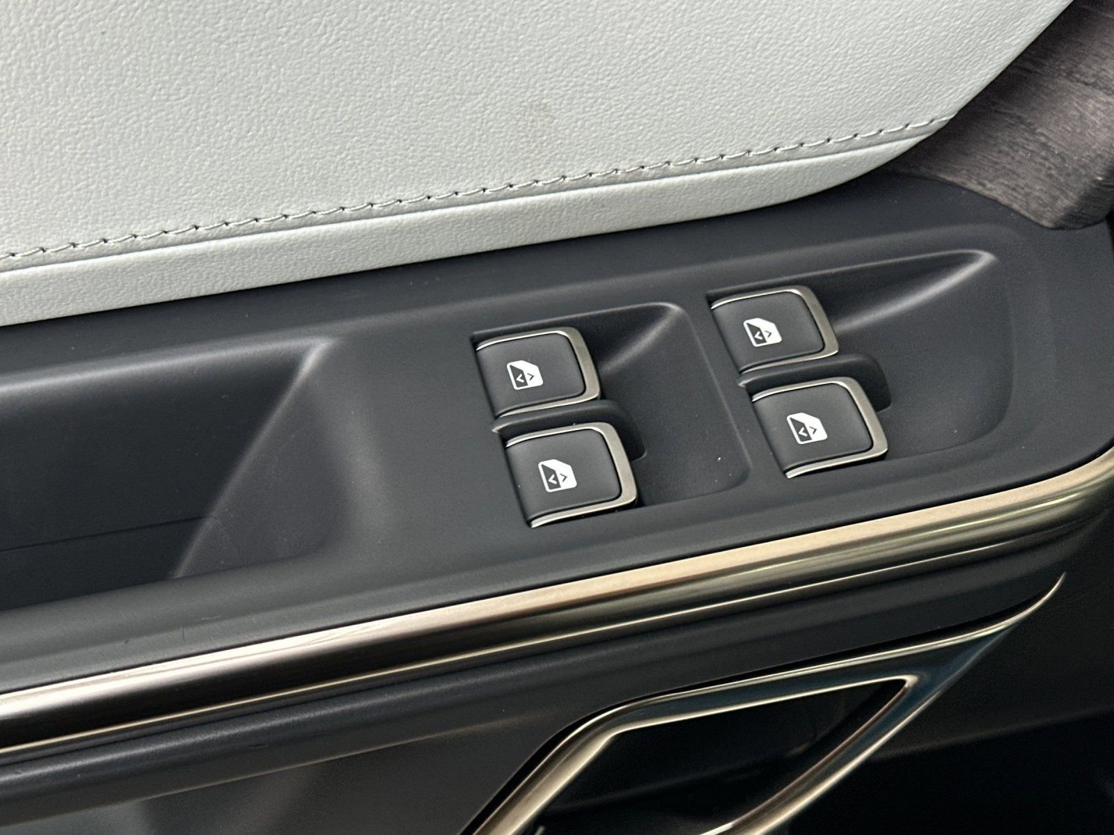 Used 2022 Rivian R1T Launch Edition image 11