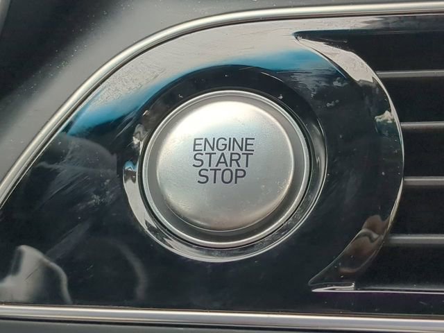 Used 2023 Genesis G70 2.0T image 32