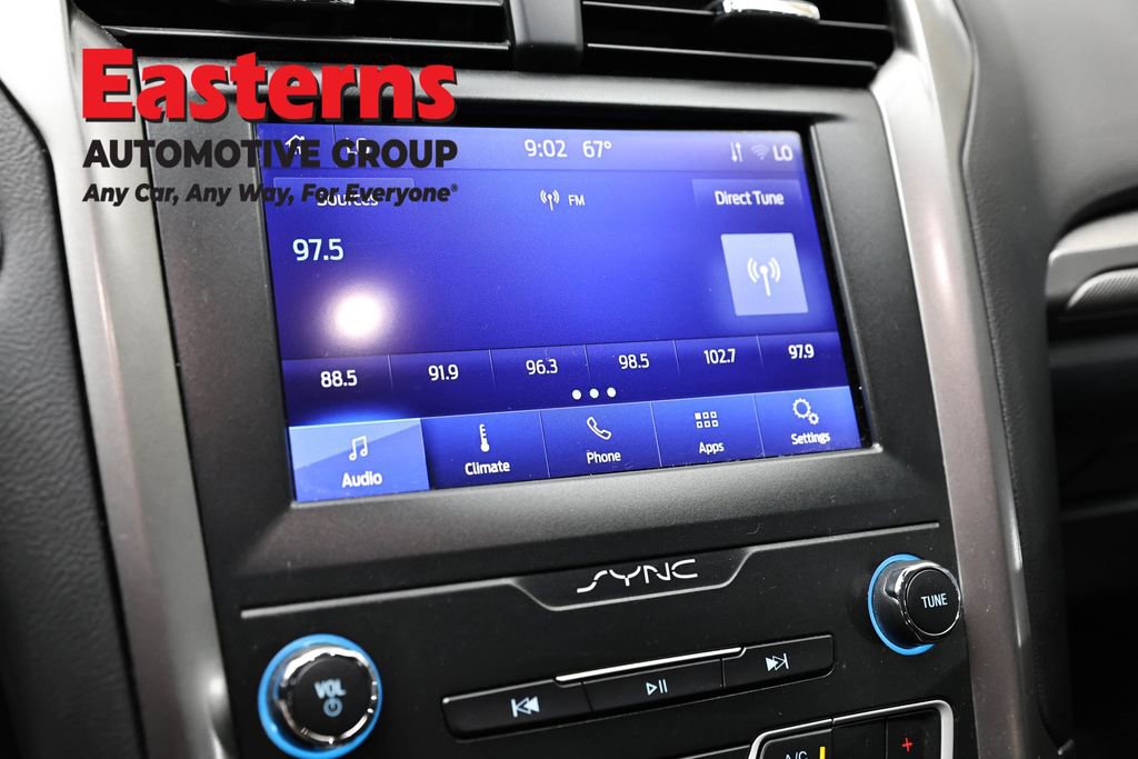 Used 2020 Ford Fusion SE FWD image 19