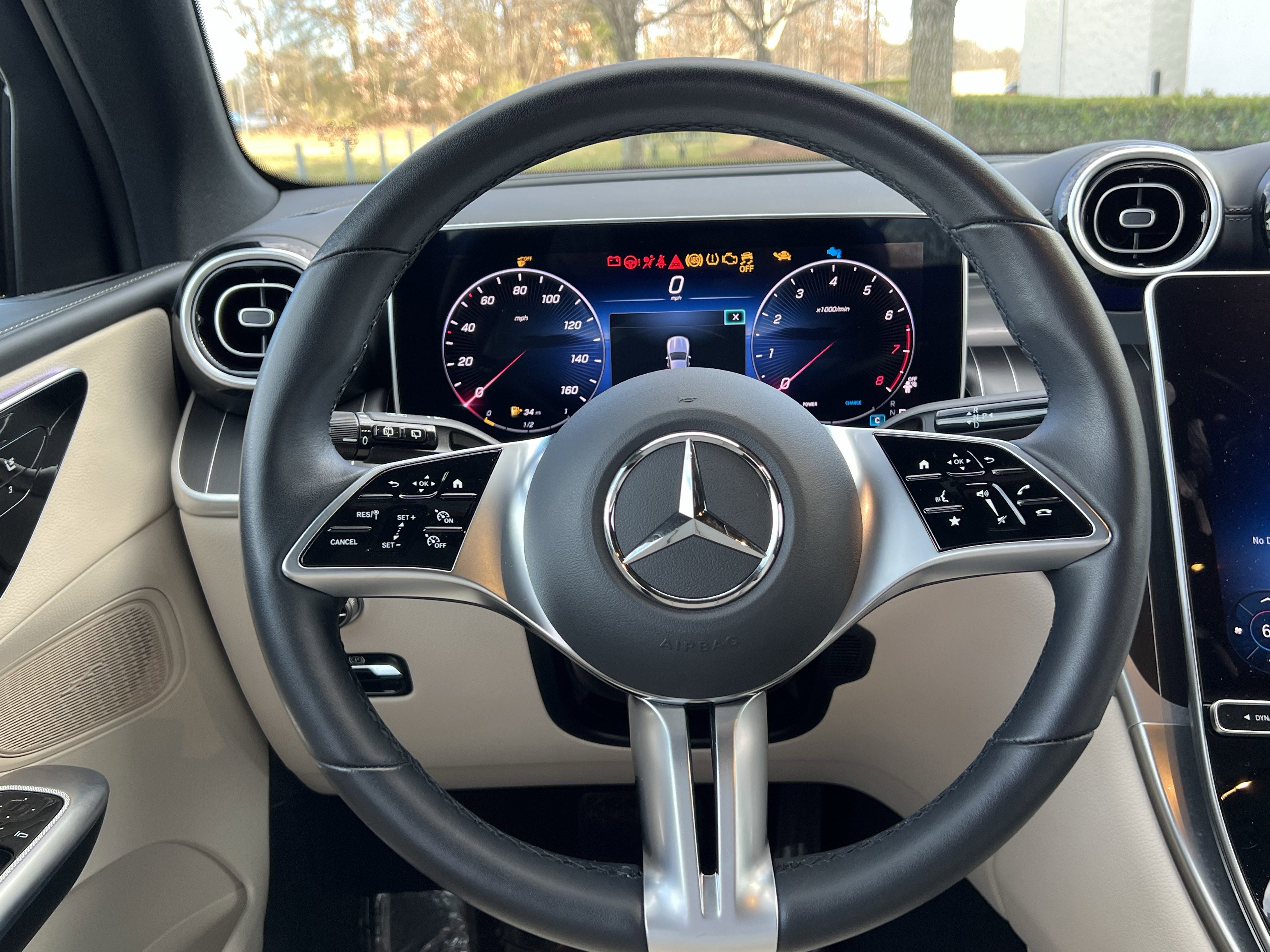 Used 2024 Mercedes-Benz GLC 300 4MATIC image 18