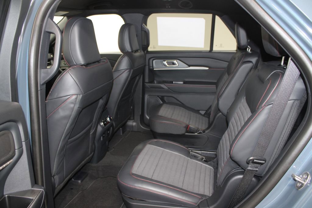 New 2026 Ford Explorer ST-Line w/ ST-Line Street Pack image 25