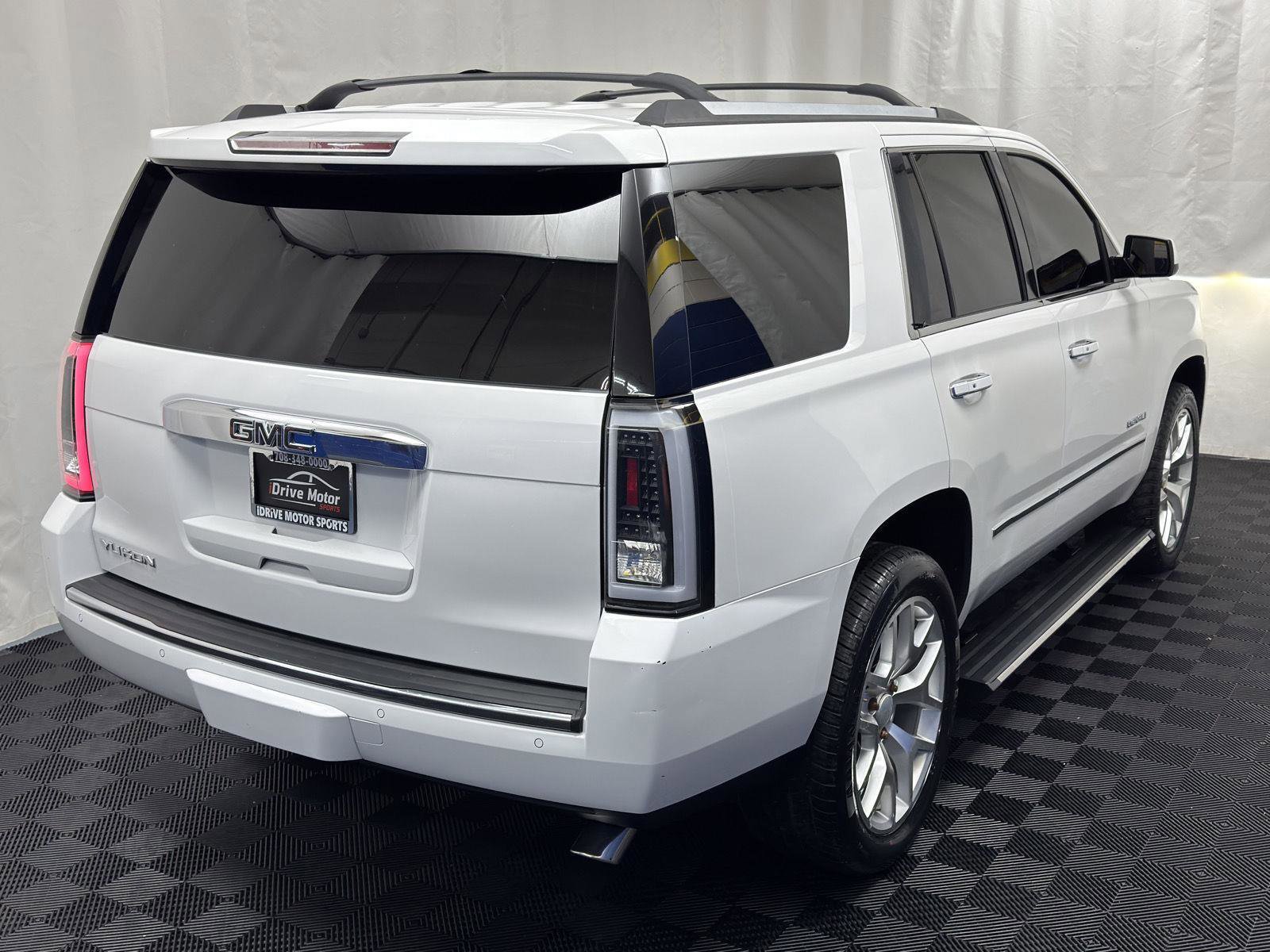 Used 2015 GMC Yukon Denali w/ Premium Package AWD/4WD image 12