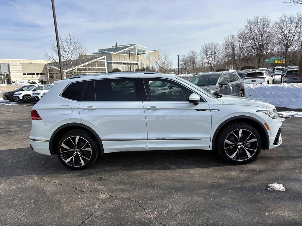 Used 2022 Volkswagen Tiguan SEL R-Line image 8
