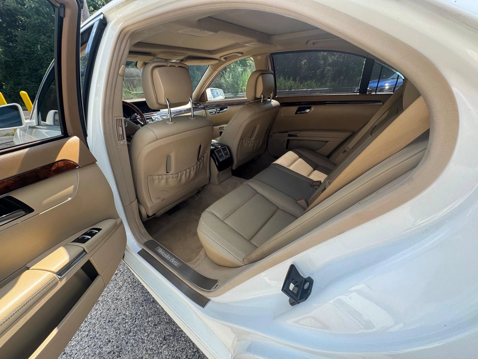Used 2010 Mercedes-Benz S 550 w/ Sport Pkg image 10