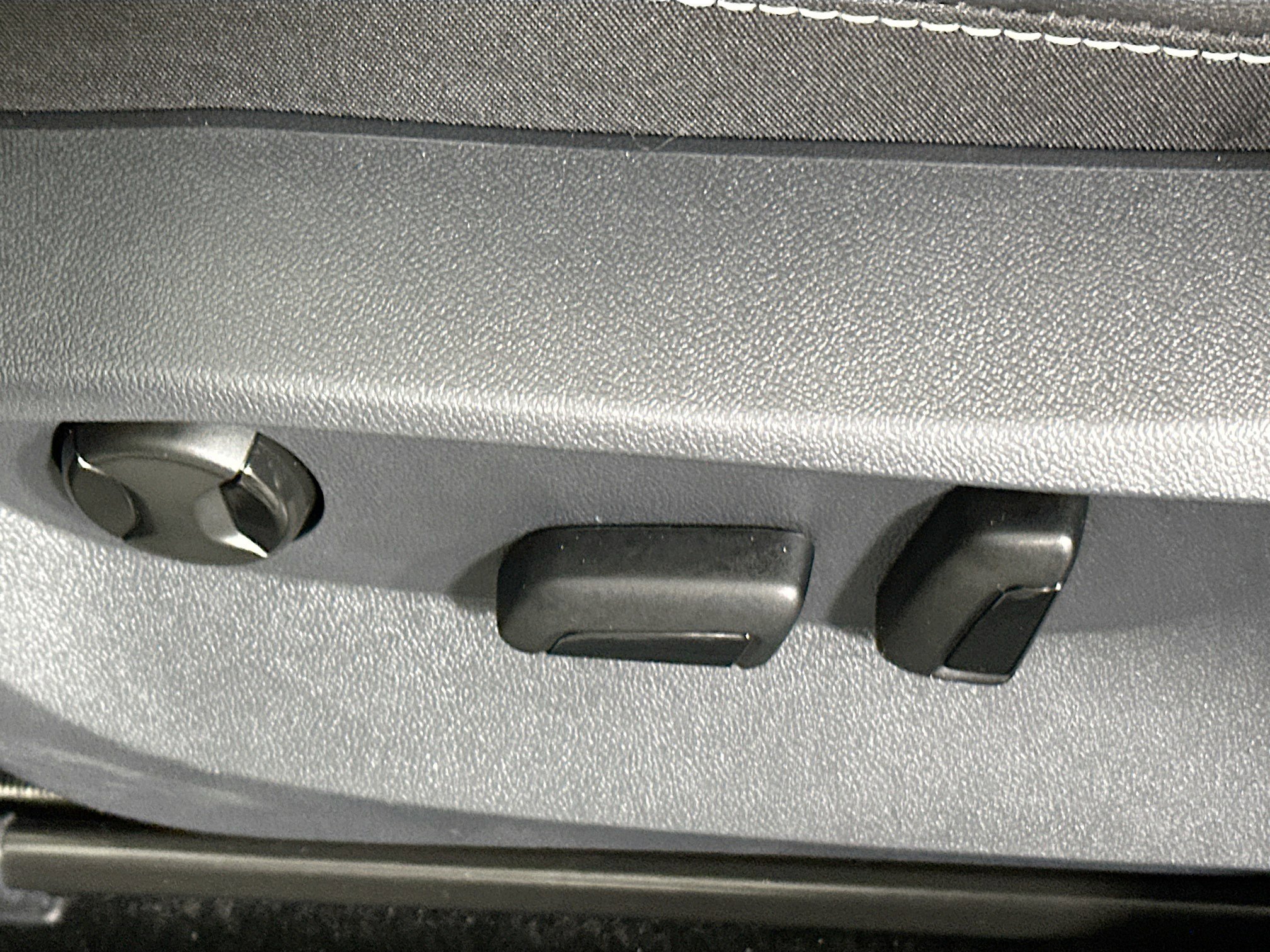 Used 2024 Volkswagen Taos SE image 13