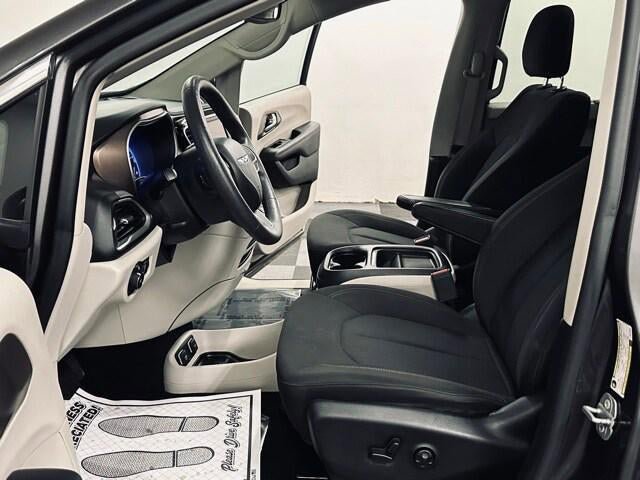 Used 2018 Chrysler Pacifica Touring Plus FWD image 7