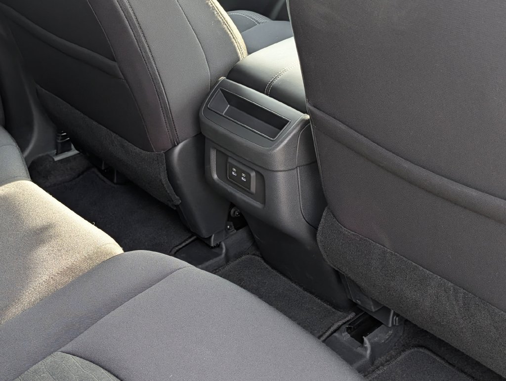 Used 2026 Nissan Pathfinder SV FWD image 31