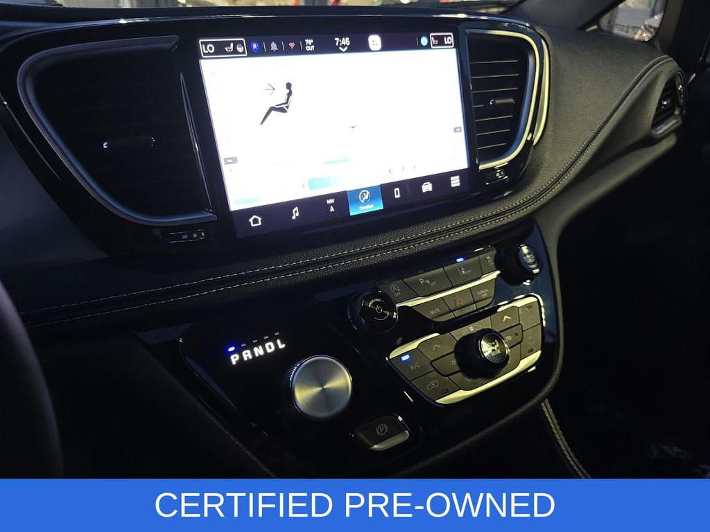 Used 2025 Chrysler Pacifica Limited image 22