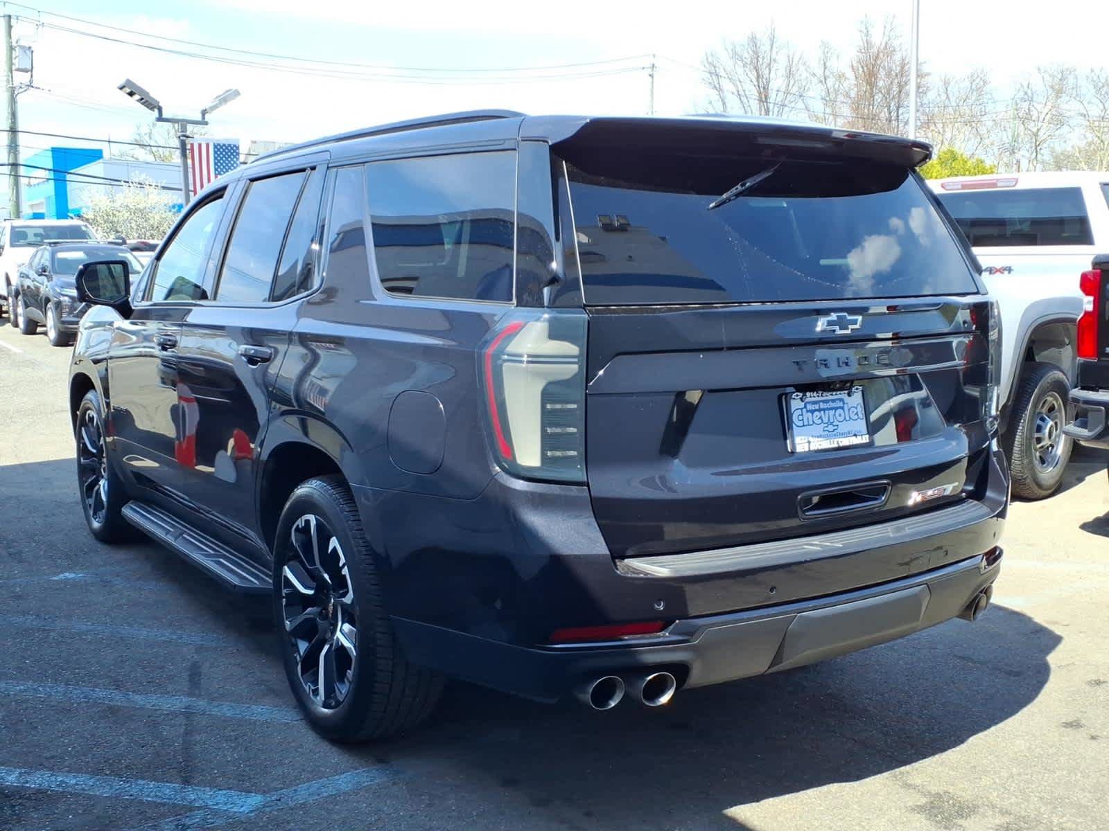 Used 2025 Chevrolet Tahoe RST w/ Advanced Technology Package AWD/4WD image 4