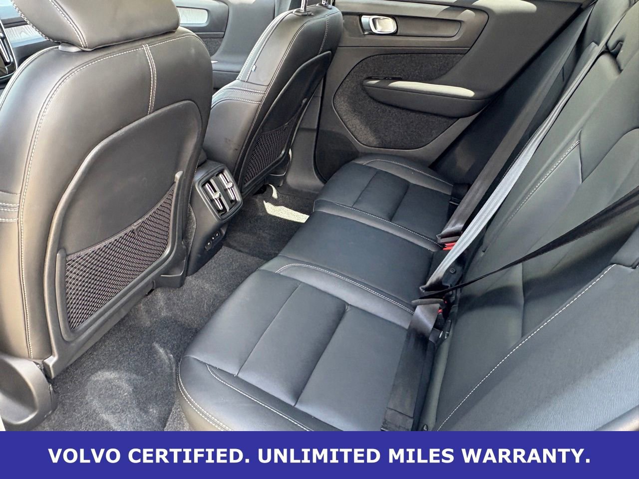 Certified 2025 Volvo XC40 B5 Plus AWD/4WD image 30