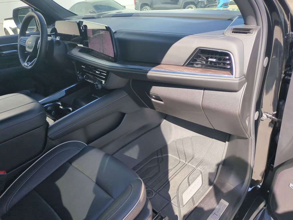 Used 2025 Chevrolet Tahoe Premier AWD/4WD image 37