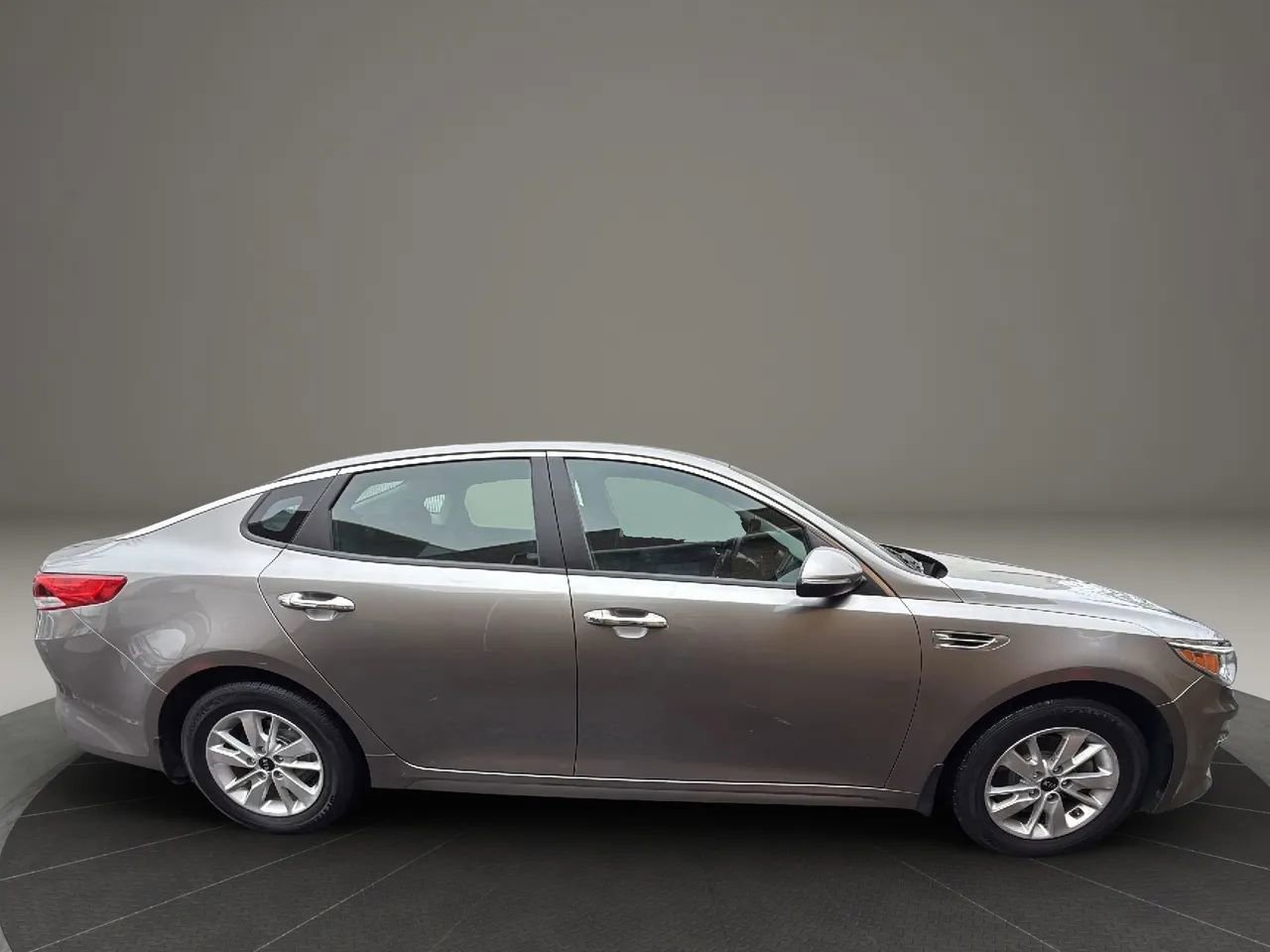 Used 2018 Kia Optima LX w/ Convenience Package image 4