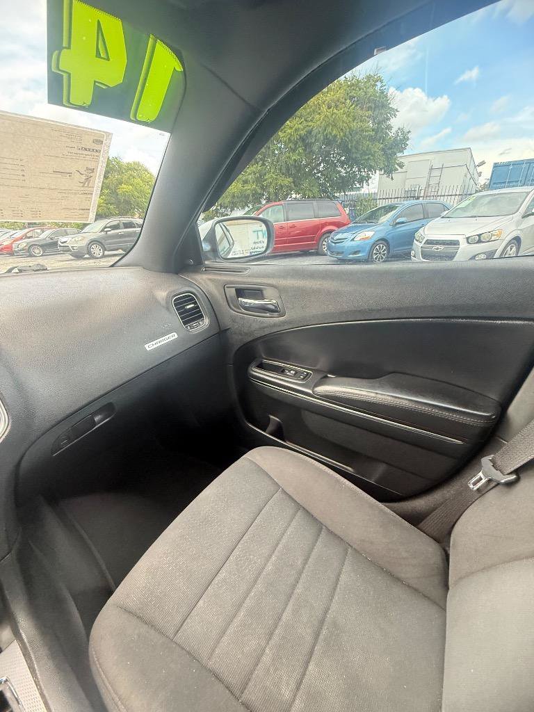 Used 2014 Dodge Charger SXT RWD image 12