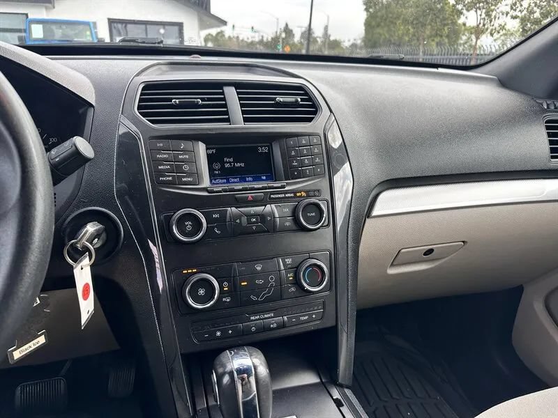 Used 2019 Ford Explorer FWD image 17