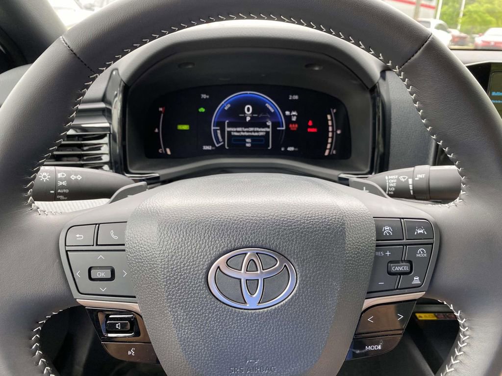 Used 2026 Toyota Camry SE FWD image 32