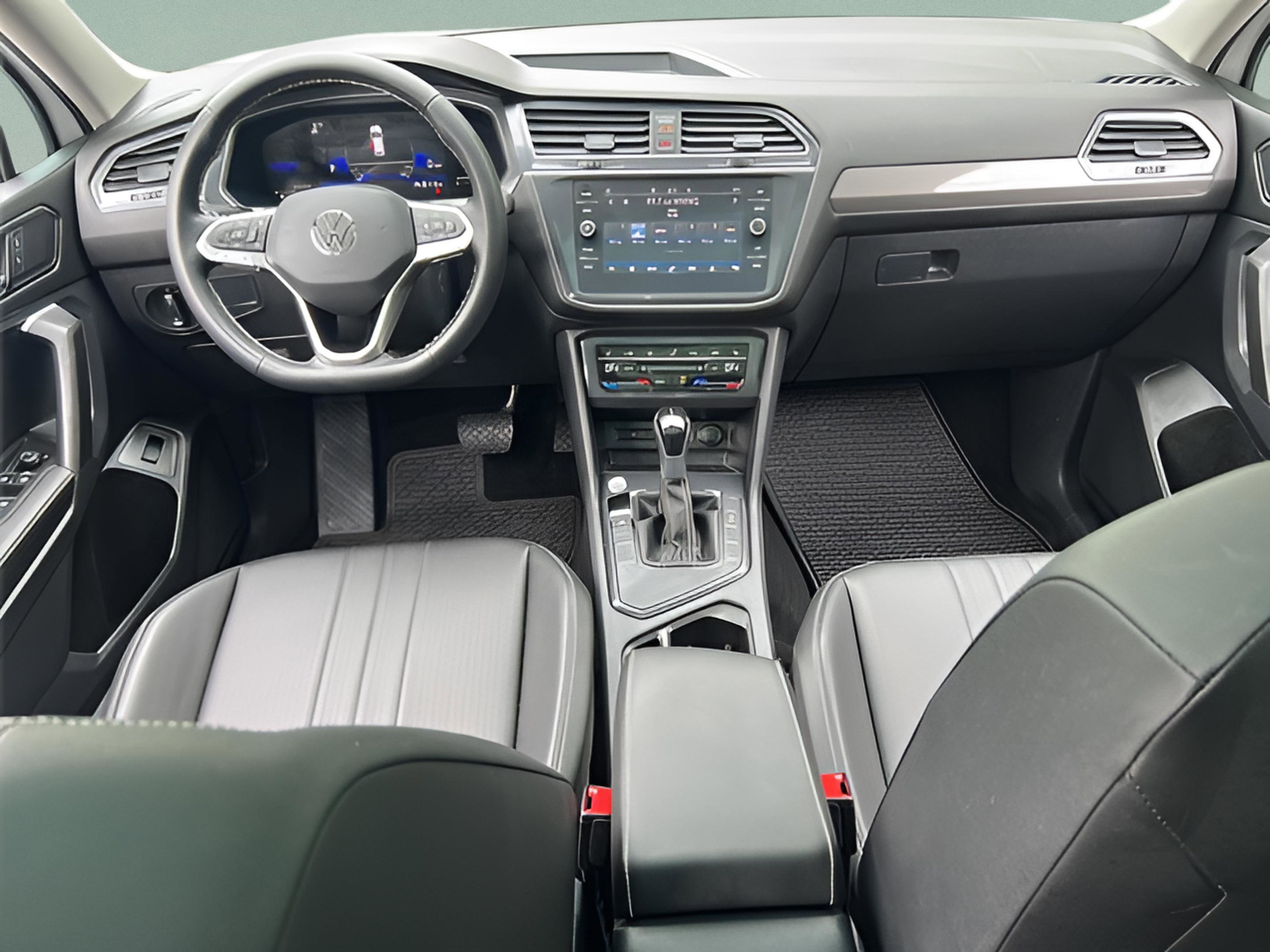 Used 2023 Volkswagen Tiguan SE w/ Panoramic Sunroof Package FWD image 28