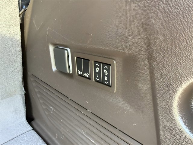 Used 2021 Chevrolet Tahoe LT w/ Luxury Package image 13